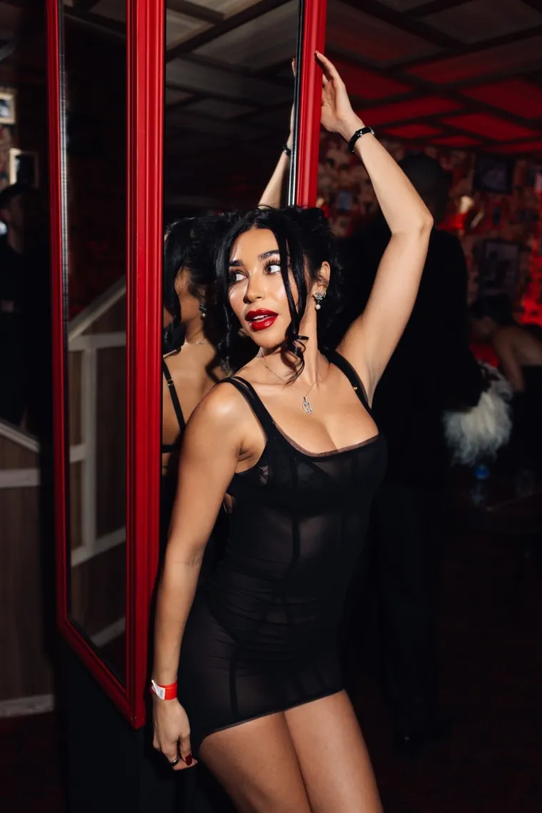 Od Biebera do holivudske elite: Ovu zgodnu influencericu povezuju s najvećim zvijezdama