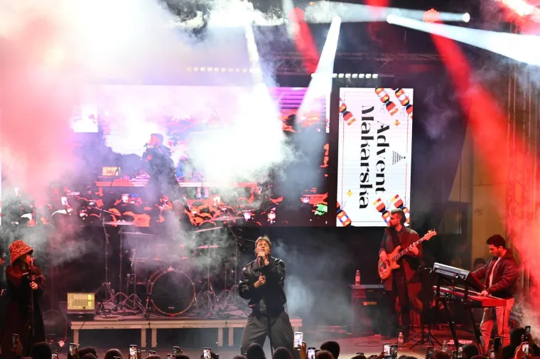 Djevojke poludjele za njim! Pogledajte kakvu atmosferu je napravio Jakov Jozinović u Makarskoj