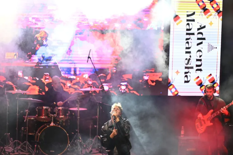 Djevojke poludjele za njim! Pogledajte kakvu atmosferu je napravio Jakov Jozinović u Makarskoj