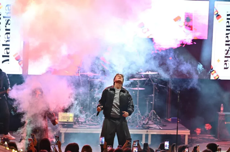 Djevojke poludjele za njim! Pogledajte kakvu atmosferu je napravio Jakov Jozinović u Makarskoj