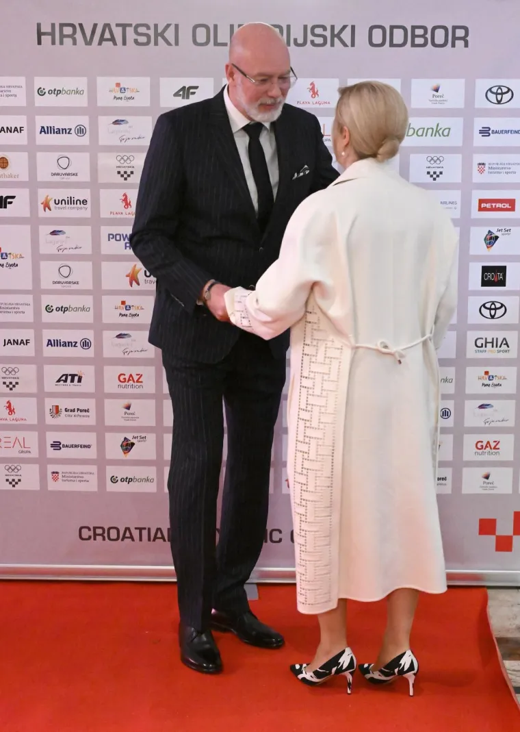 Kolinda otela poglede: Jeste li vidjeli kako je stigla na svečanu dodjelu nagrada?