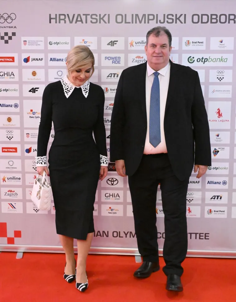 Kolinda otela poglede: Jeste li vidjeli kako je stigla na svečanu dodjelu nagrada?