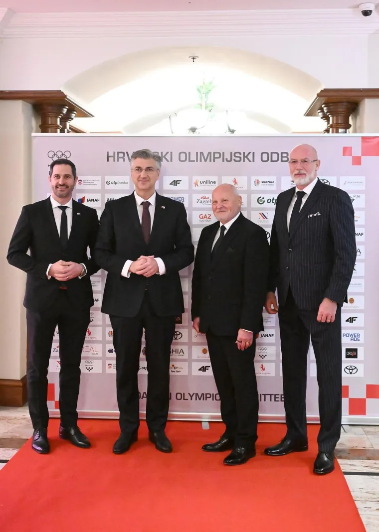 Kolinda otela poglede: Jeste li vidjeli kako je stigla na svečanu dodjelu nagrada?