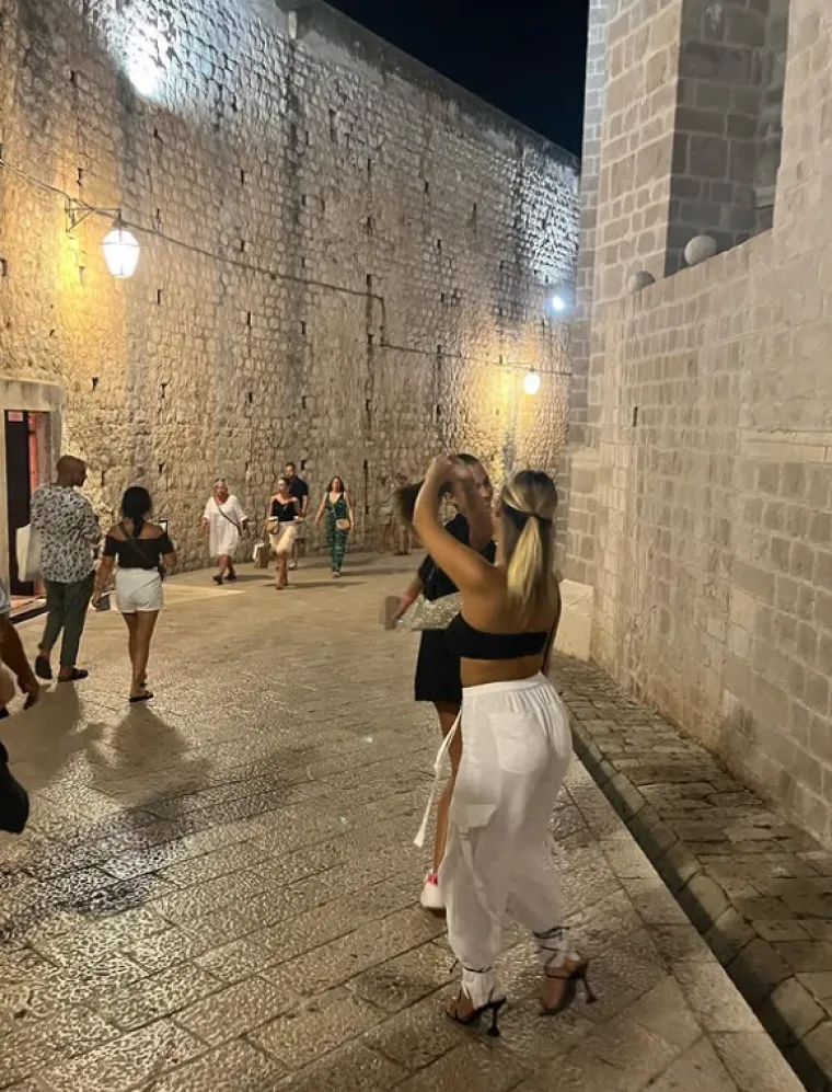 Tko je Lara s tribina o kojoj priča cijela Hrvatska? Zbog ovih fotografija jasno nam je i za&scaron;to