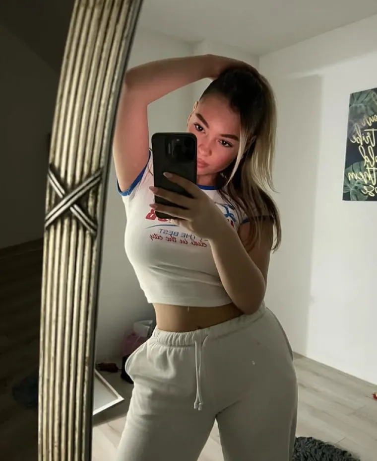 Tko je Lara s tribina o kojoj priča cijela Hrvatska? Zbog ovih fotografija jasno nam je i za&scaron;to