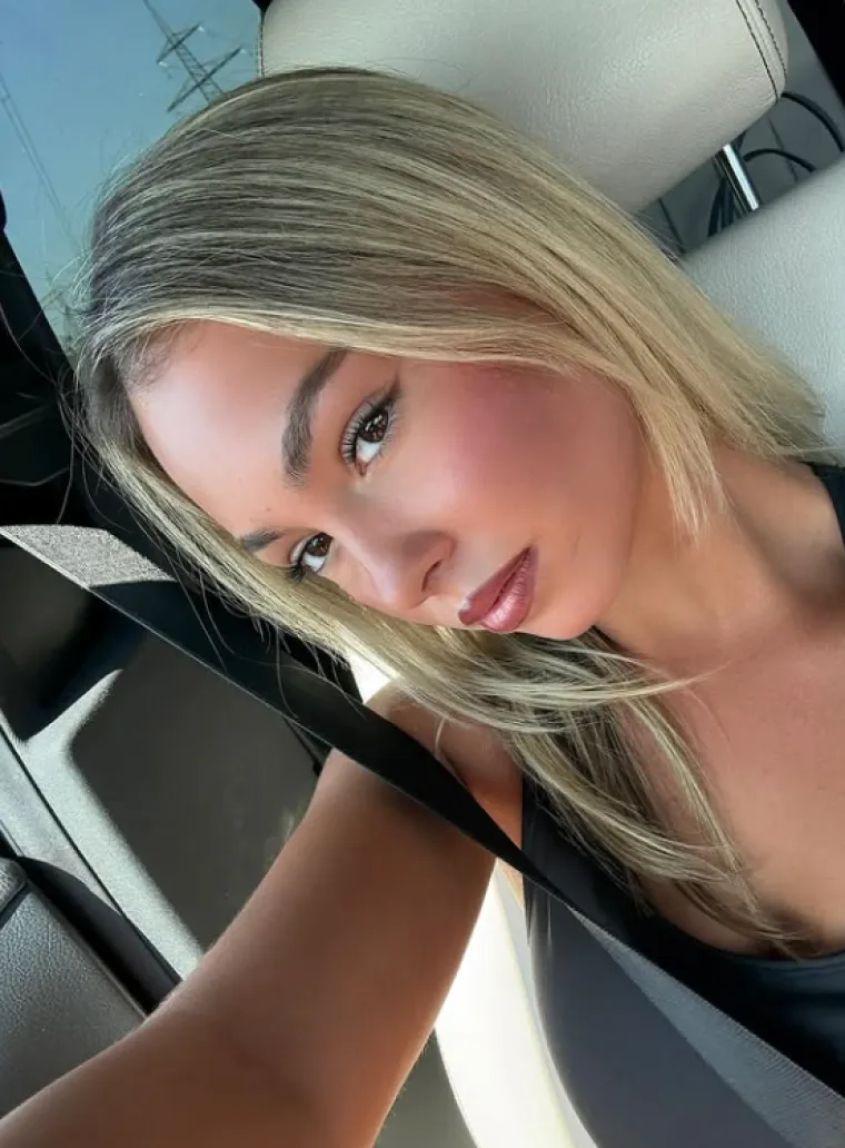 Tko je Lara s tribina o kojoj priča cijela Hrvatska? Zbog ovih fotografija jasno nam je i za&scaron;to