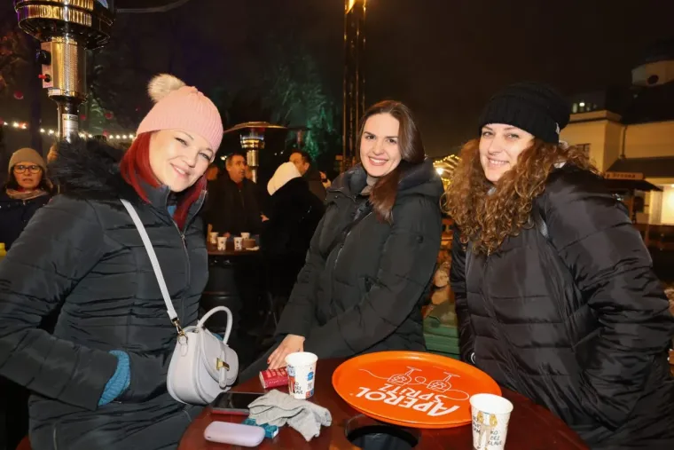 Ona je tajanstvena ljepotica iz publike! Dama sa &scaron;iltericom koja je osvojila Karlovac