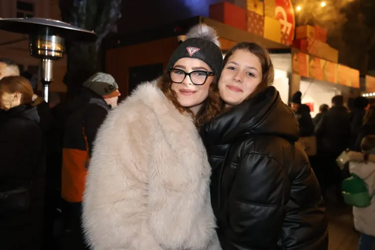 Ona je tajanstvena ljepotica iz publike! Dama sa &scaron;iltericom koja je osvojila Karlovac