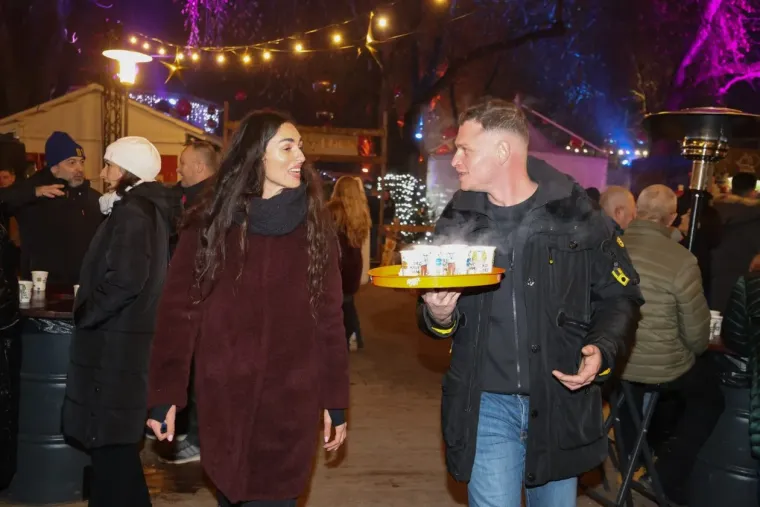 Ona je tajanstvena ljepotica iz publike! Dama sa &scaron;iltericom koja je osvojila Karlovac