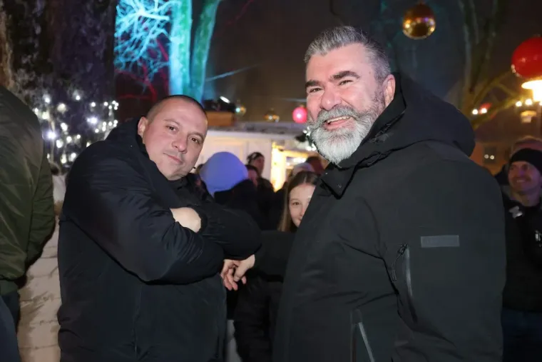 Ona je tajanstvena ljepotica iz publike! Dama sa &scaron;iltericom koja je osvojila Karlovac