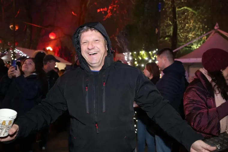 Ona je tajanstvena ljepotica iz publike! Dama sa &scaron;iltericom koja je osvojila Karlovac