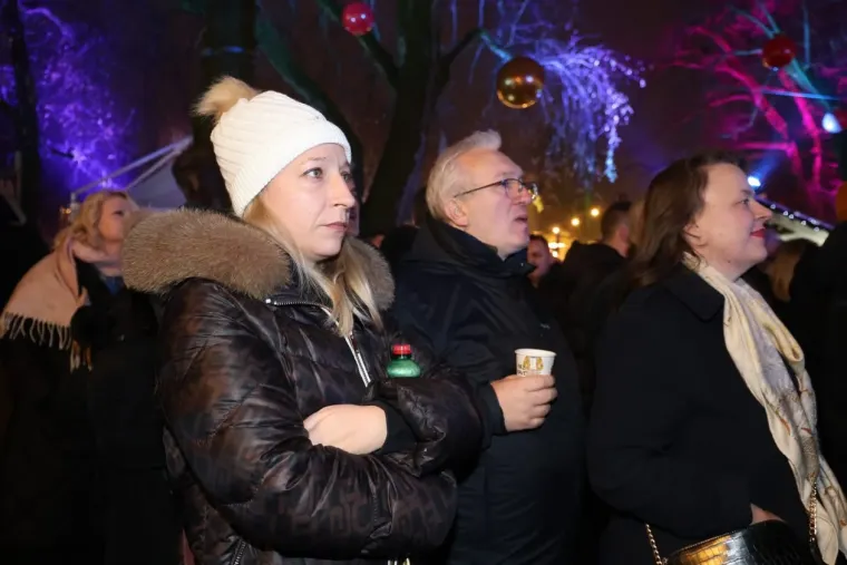 Ona je tajanstvena ljepotica iz publike! Dama sa &scaron;iltericom koja je osvojila Karlovac