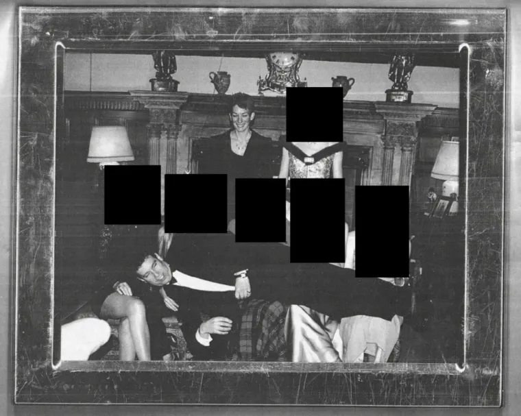 Vruće igračke i znakovita knjiga: Pogledajte s čime su se sve Epstein i Maxwell zabavljali