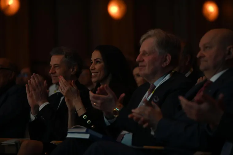 Tina Gaber Golob u vatrenom izdanju, ali elegantna crnka zapela je oku kamere