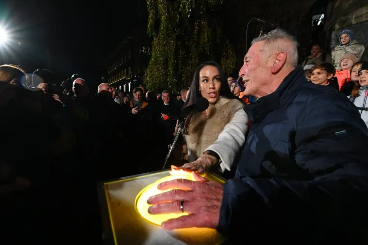 Tina Gaber Golob u vatrenom izdanju, ali elegantna crnka zapela je oku kamere