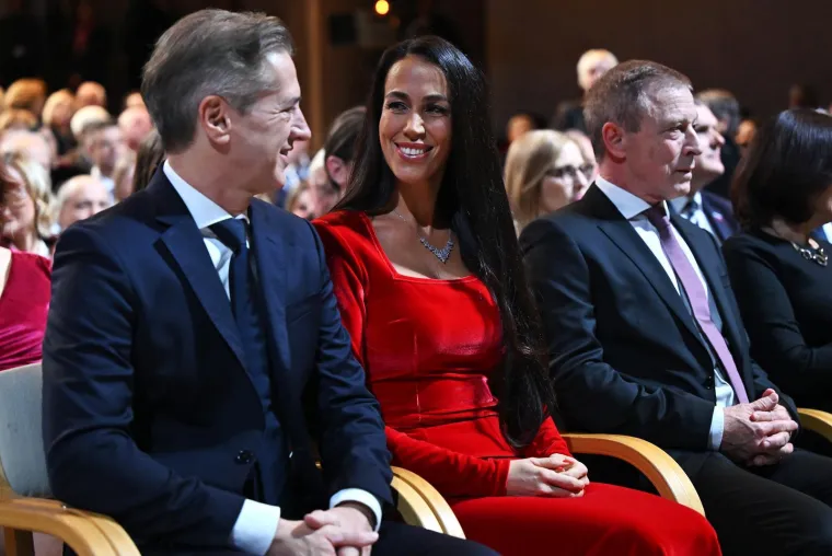 Tina Gaber Golob u vatrenom izdanju, ali elegantna crnka zapela je oku kamere