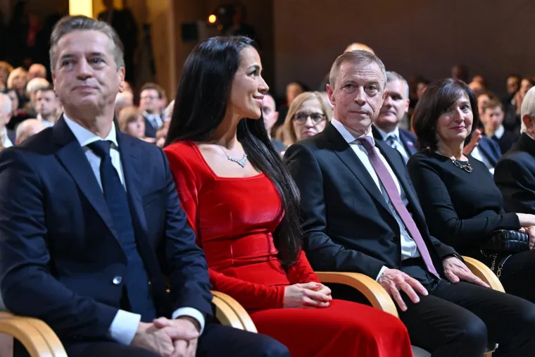 Tina Gaber Golob u vatrenom izdanju, ali elegantna crnka zapela je oku kamere