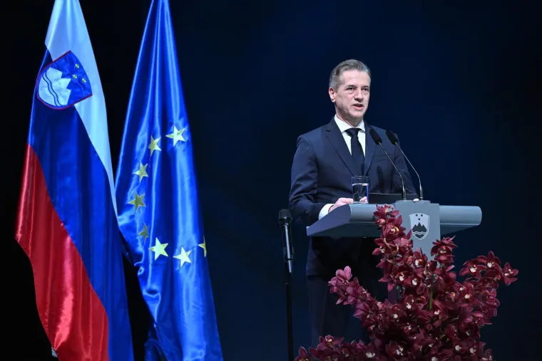 Tina Gaber Golob u vatrenom izdanju, ali elegantna crnka zapela je oku kamere