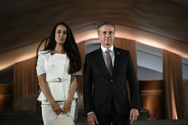 Tina Gaber Golob u vatrenom izdanju, ali elegantna crnka zapela je oku kamere