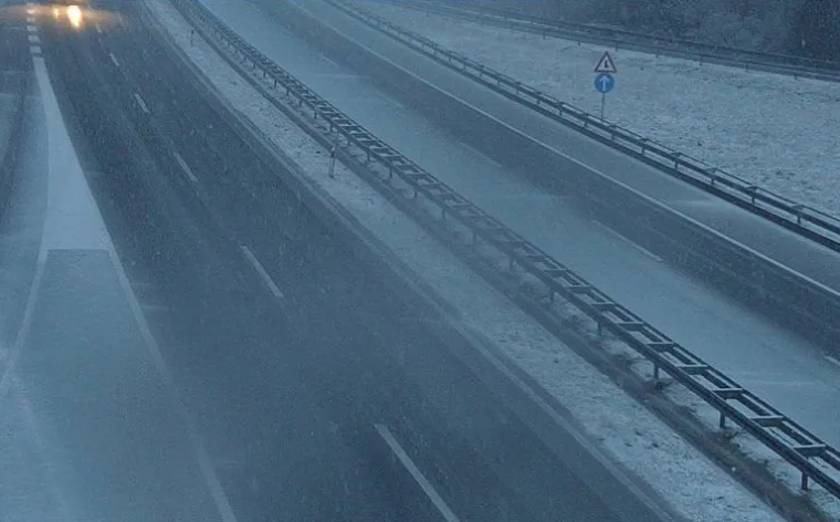 Prve pahulje zabijelile dijelove Hrvatske, ali i stvorile kaos na cestama: Stiže bijeli Božić!