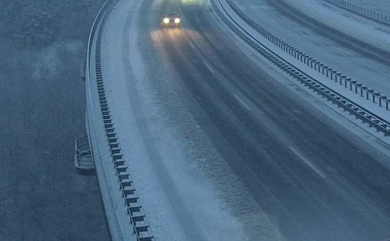 Prve pahulje zabijelile dijelove Hrvatske, ali i stvorile kaos na cestama: Stiže bijeli Božić!