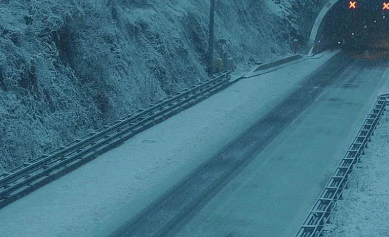 Prve pahulje zabijelile dijelove Hrvatske, ali i stvorile kaos na cestama: Stiže bijeli Božić!