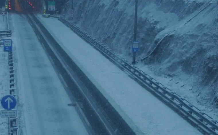 Prve pahulje zabijelile dijelove Hrvatske, ali i stvorile kaos na cestama: Stiže bijeli Božić!