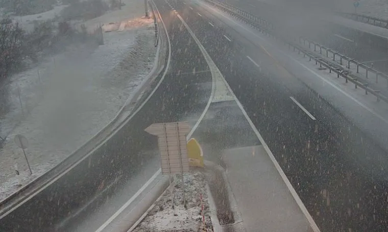 Prve pahulje zabijelile dijelove Hrvatske, ali i stvorile kaos na cestama: Stiže bijeli Božić!