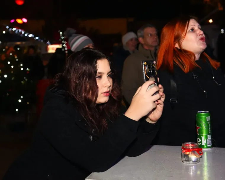 &Scaron;alovima i osmijesima prkosile minusu: Karlovčanke ukrale adventsku večer