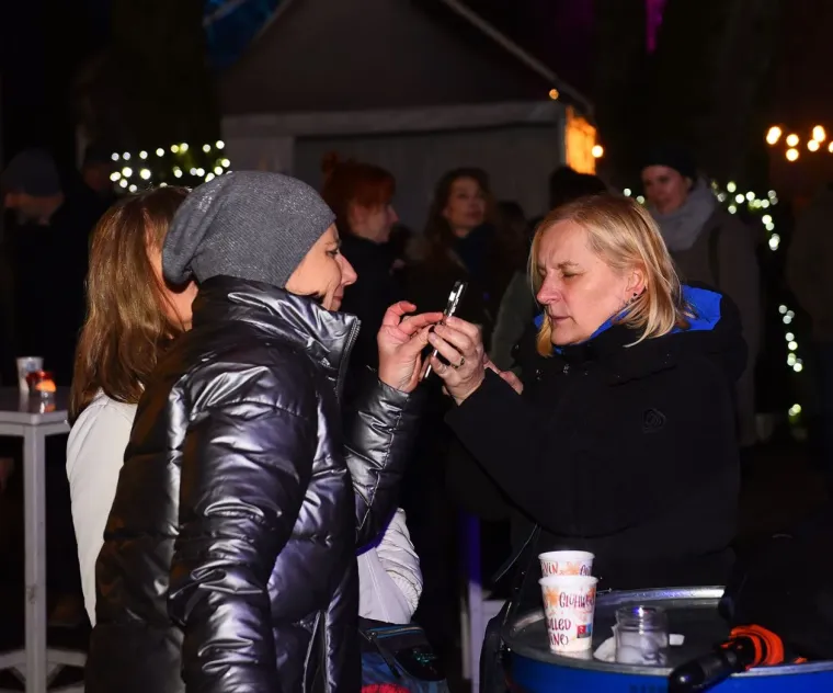 &Scaron;alovima i osmijesima prkosile minusu: Karlovčanke ukrale adventsku večer