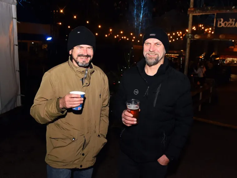 &Scaron;alovima i osmijesima prkosile minusu: Karlovčanke ukrale adventsku večer