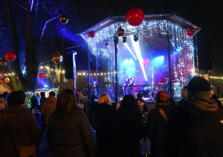 &Scaron;alovima i osmijesima prkosile minusu: Karlovčanke ukrale adventsku večer