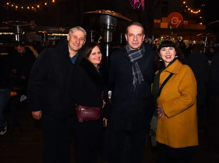 &Scaron;alovima i osmijesima prkosile minusu: Karlovčanke ukrale adventsku večer