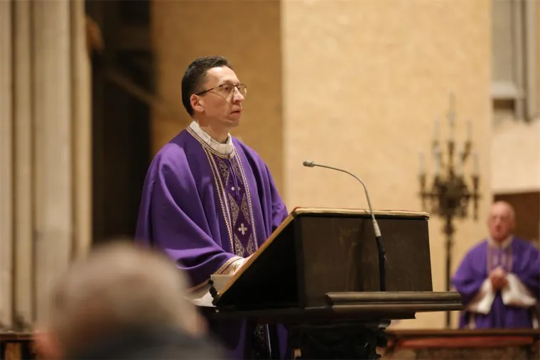 Vjernici se na Badnjak vratili u zagrebačku katedralu: Emotivni prizori prve mise nakon obnove