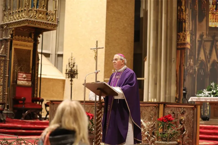 Vjernici se na Badnjak vratili u zagrebačku katedralu: Emotivni prizori prve mise nakon obnove