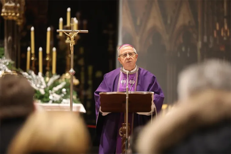 Vjernici se na Badnjak vratili u zagrebačku katedralu: Emotivni prizori prve mise nakon obnove