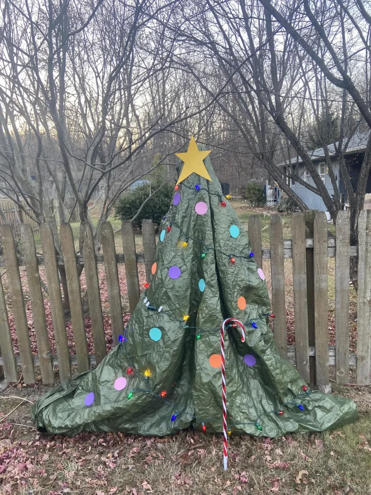 Od prljavog rublja do pivskih boca: Evo od čega sve ljudi slažu jelke, neke su ba&scaron; bizarne