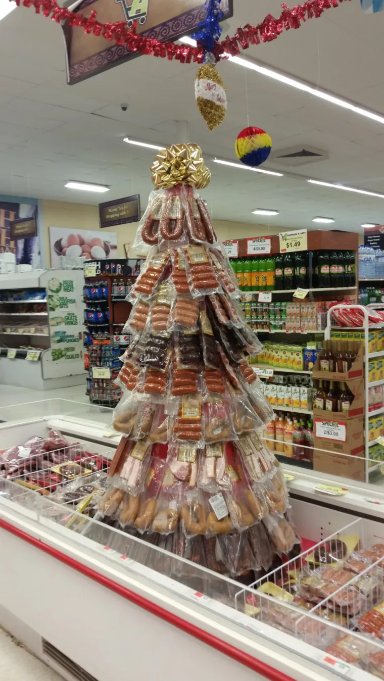 Od prljavog rublja do pivskih boca: Evo od čega sve ljudi slažu jelke, neke su ba&scaron; bizarne