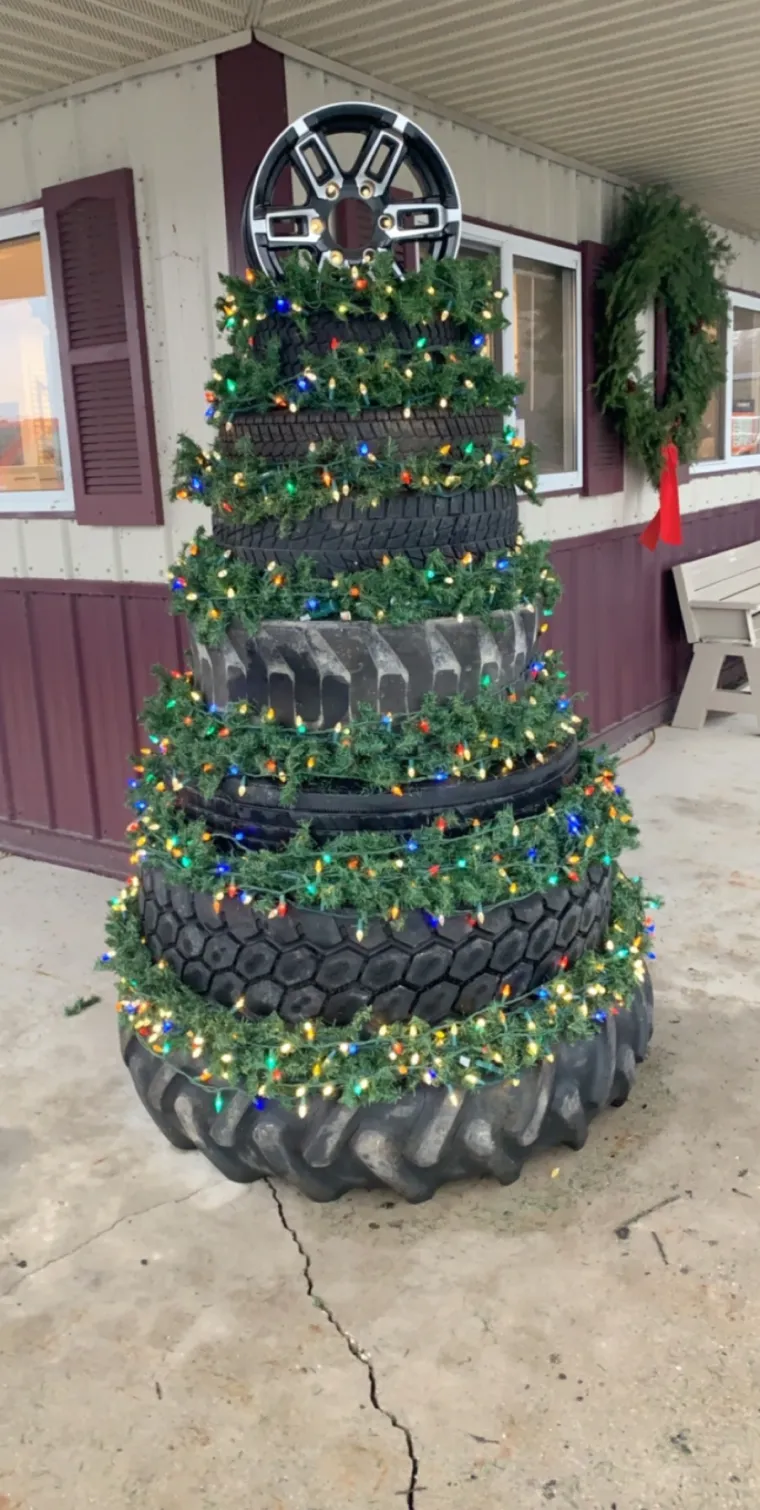 Od prljavog rublja do pivskih boca: Evo od čega sve ljudi slažu jelke, neke su ba&scaron; bizarne