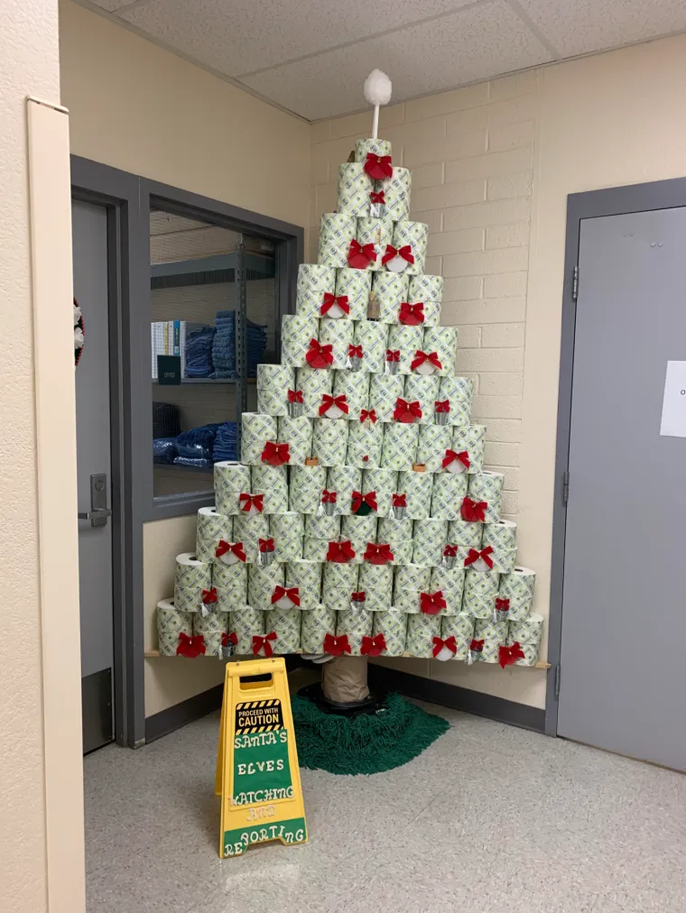 Od prljavog rublja do pivskih boca: Evo od čega sve ljudi slažu jelke, neke su ba&scaron; bizarne