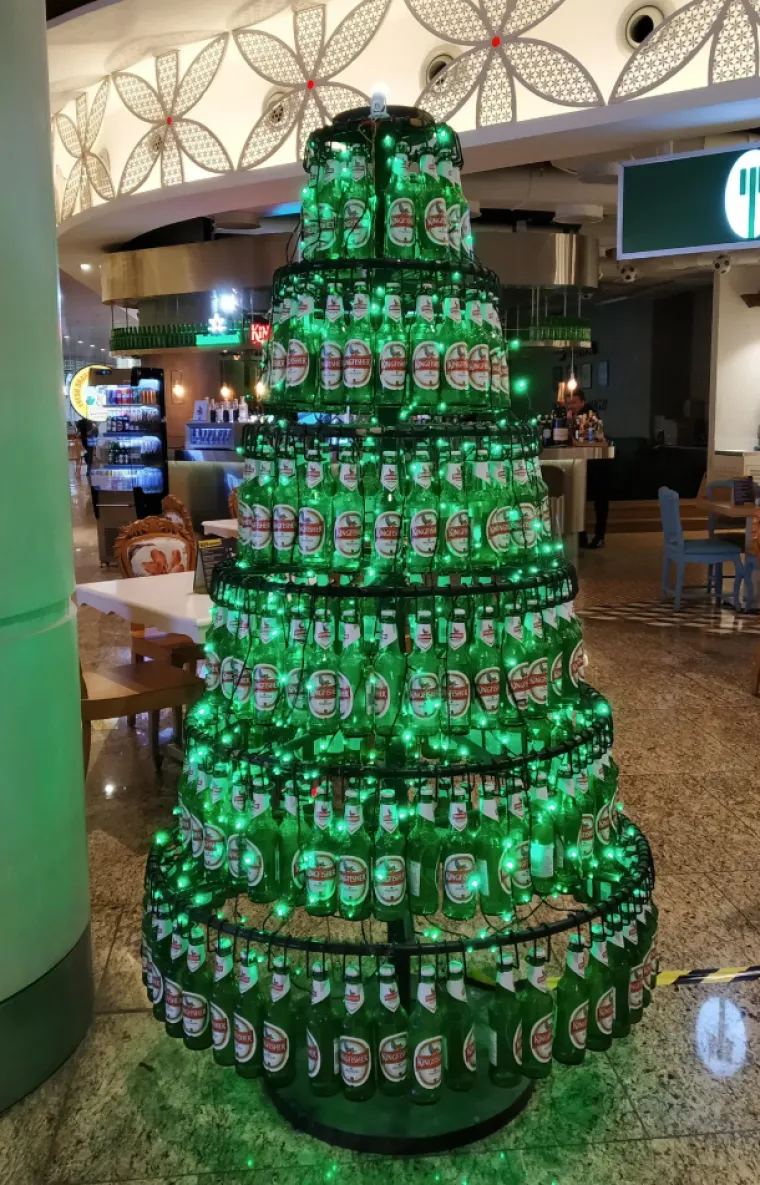 Od prljavog rublja do pivskih boca: Evo od čega sve ljudi slažu jelke, neke su ba&scaron; bizarne