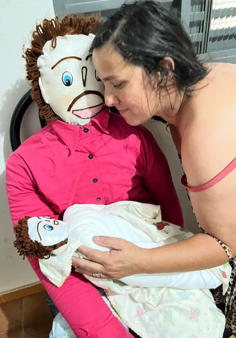 Ovo je najluđa vijest koju ste čuli ovih dana: Žena u kupaonici rodila četvrtu krpenu lutku