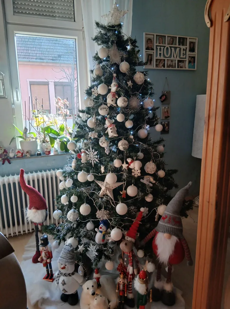 Zasuli ste nas va&scaron;im prekrasnim božićnim jelkama: Ovih 50 ispunilo je na&scaron;a srca toplinom