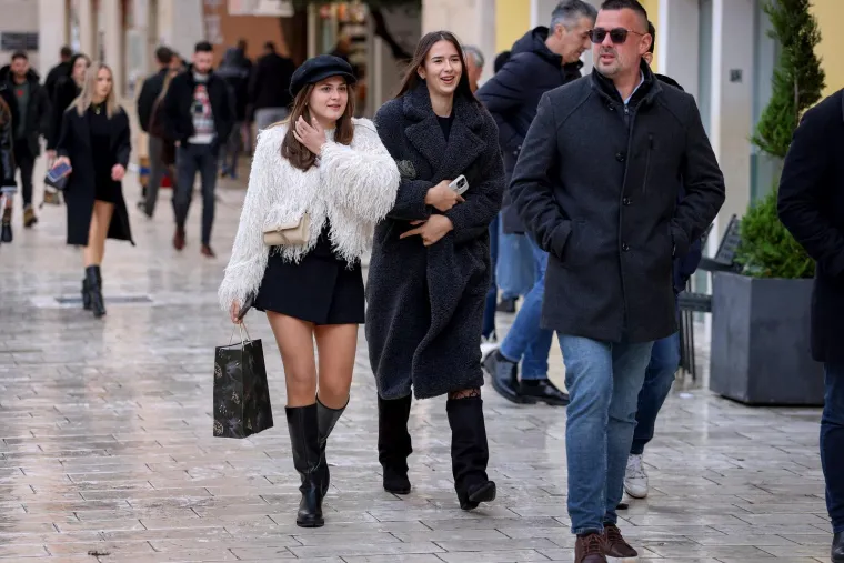 Zadarsku &scaron;picu na Badnjak preplavile lijepe djevojke s dugim nogama u najelegantnijim izdanjima