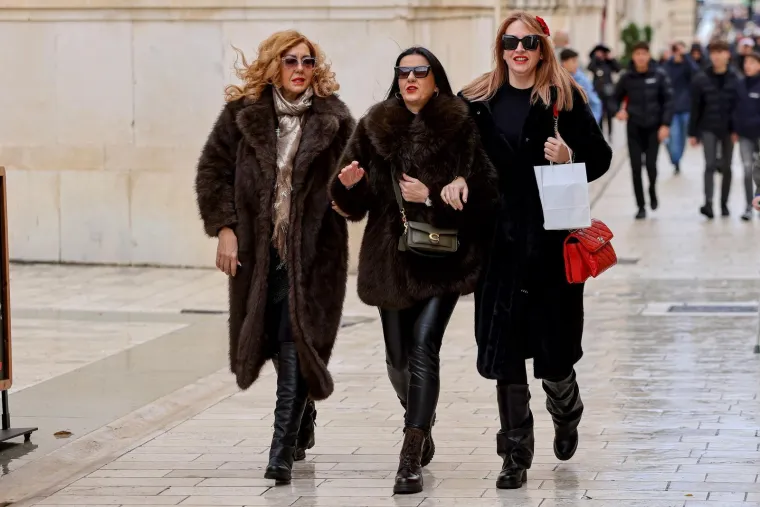 Zadarsku &scaron;picu na Badnjak preplavile lijepe djevojke s dugim nogama u najelegantnijim izdanjima