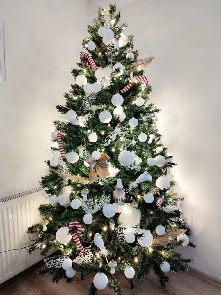 Utrka za najljep&scaron;u božićnu jelku uzela je maha: Zbog ovih 50 žiri je na pravim mukama