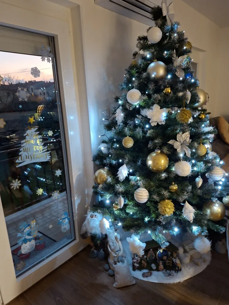 Utrka za najljep&scaron;u božićnu jelku uzela je maha: Zbog ovih 50 žiri je na pravim mukama