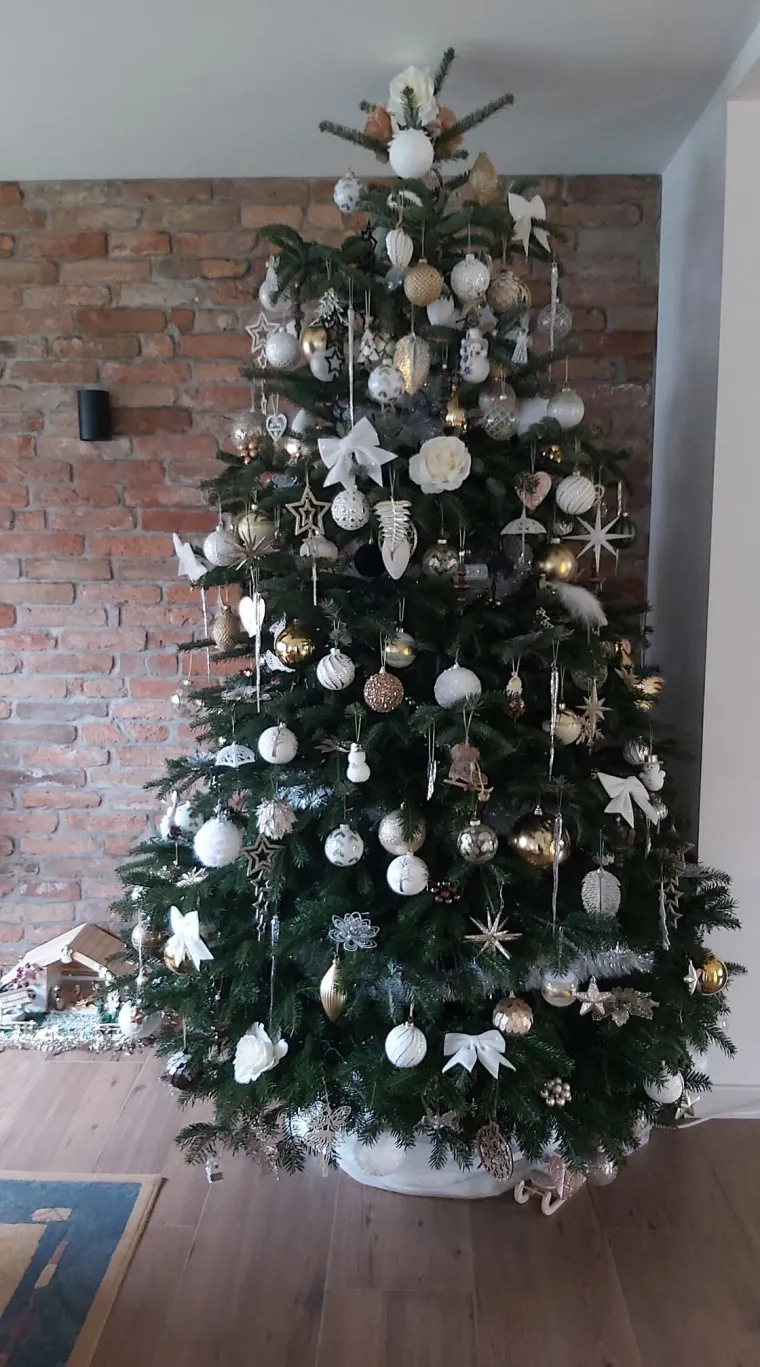 Utrka za najljep&scaron;u božićnu jelku uzela je maha: Zbog ovih 50 žiri je na pravim mukama