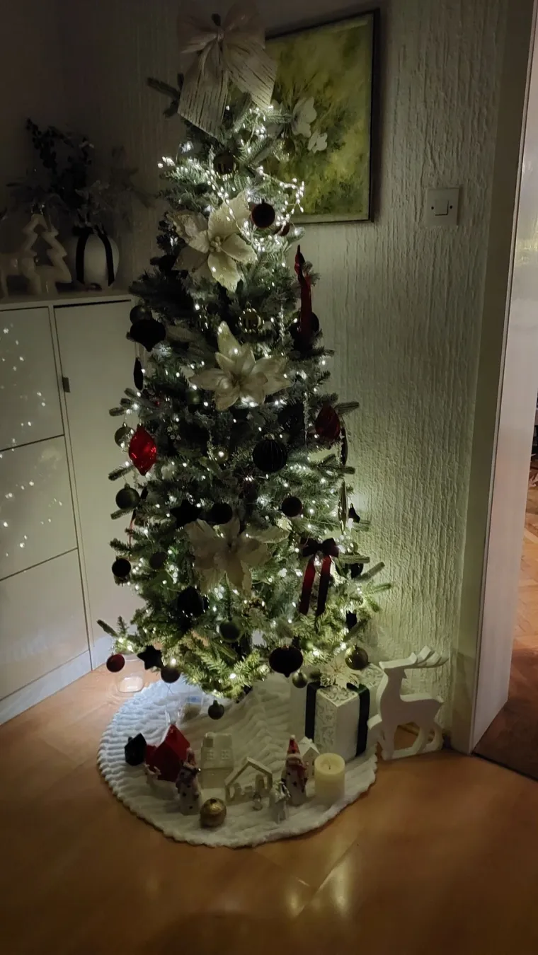 Utrka za najljep&scaron;u božićnu jelku uzela je maha: Zbog ovih 50 žiri je na pravim mukama