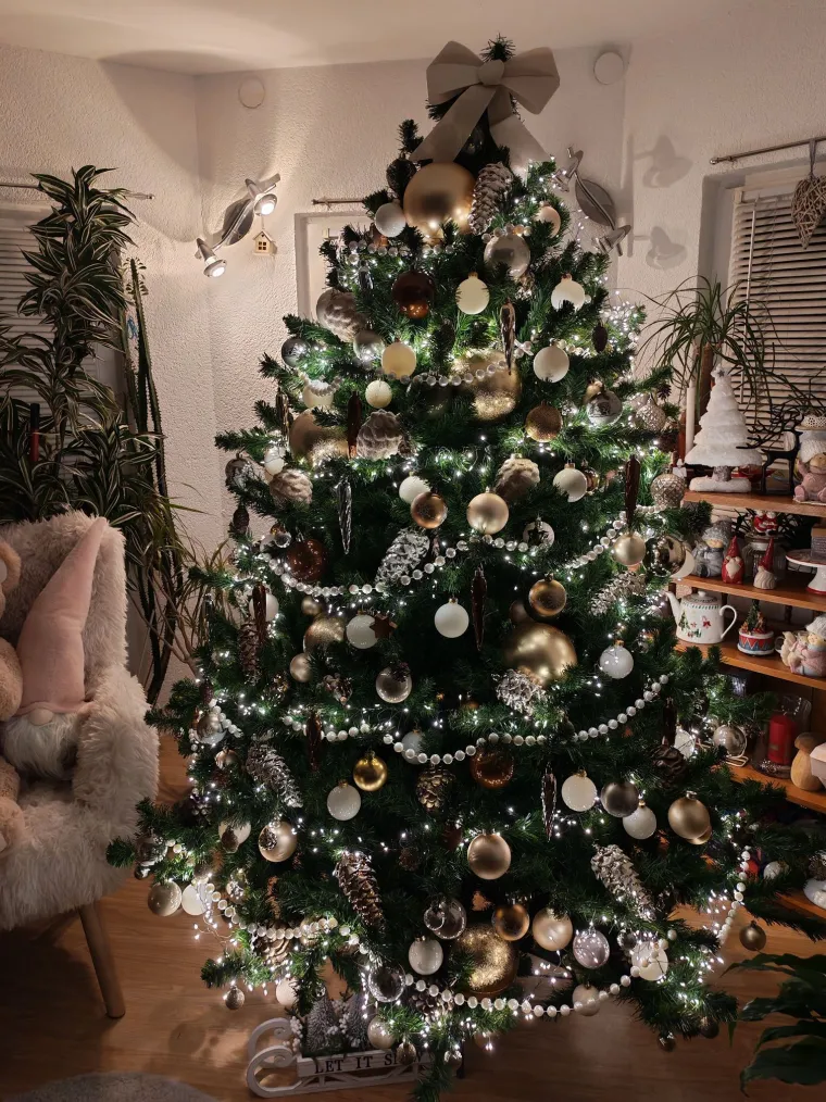 Utrka za najljep&scaron;u božićnu jelku uzela je maha: Zbog ovih 50 žiri je na pravim mukama